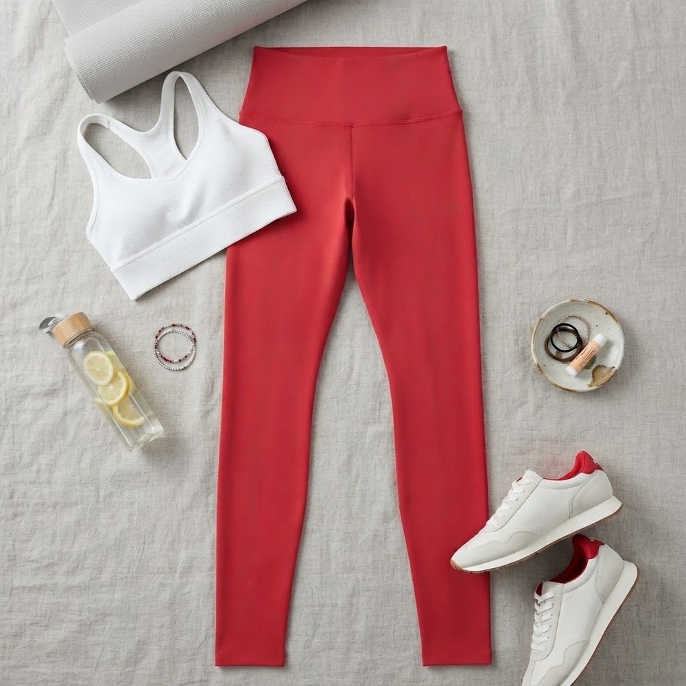 Alo Yoga High-Waist Airbrush Leggings Cherry Red Split Hem Size Medium